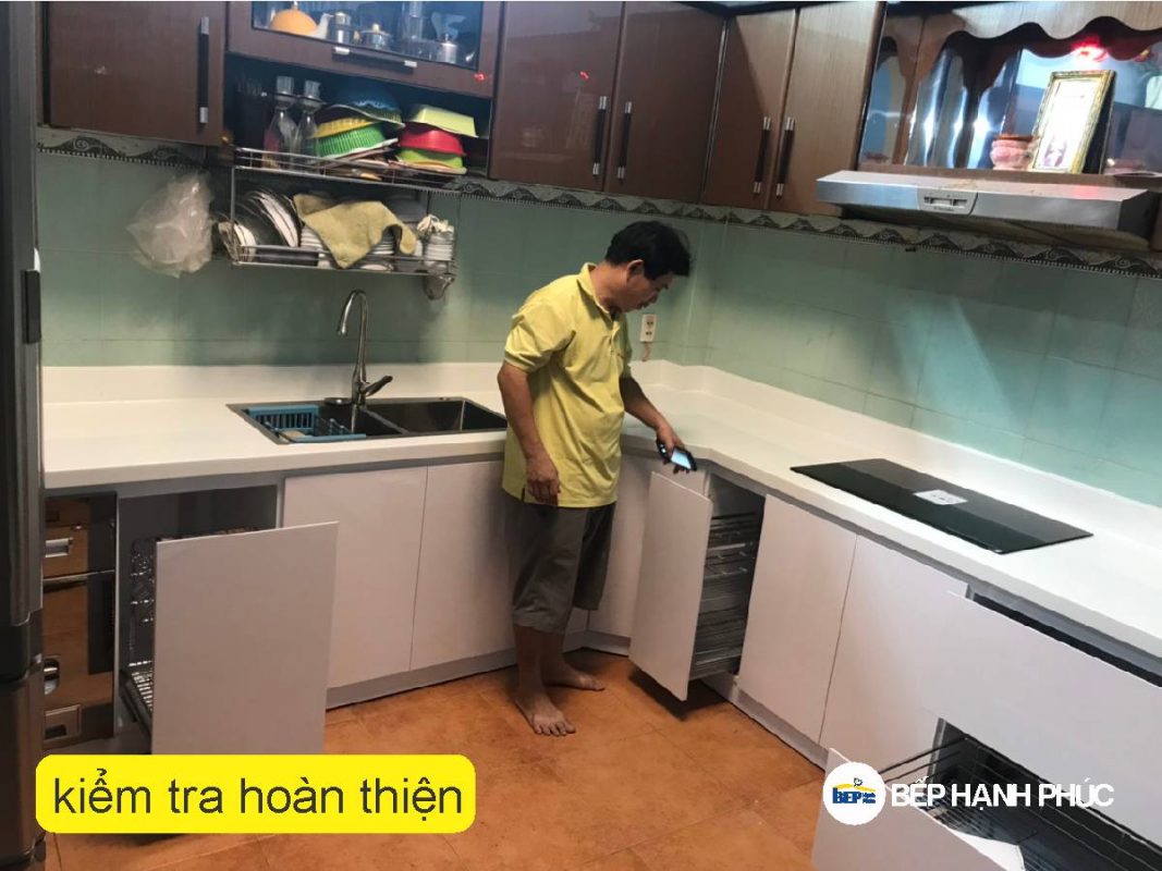 Top 5 mẫu Kệ tủ bếp kính cường lực đẹp tốt 12 Top 5 mẫu Kệ tủ bếp kính cường lực đẹp tốt